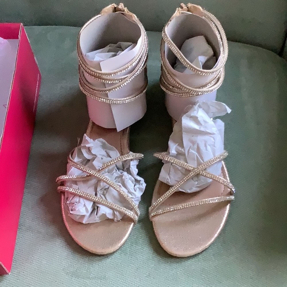 Women’s Dream Pairs Rose Gold Sandals New in Box-Size 7.5